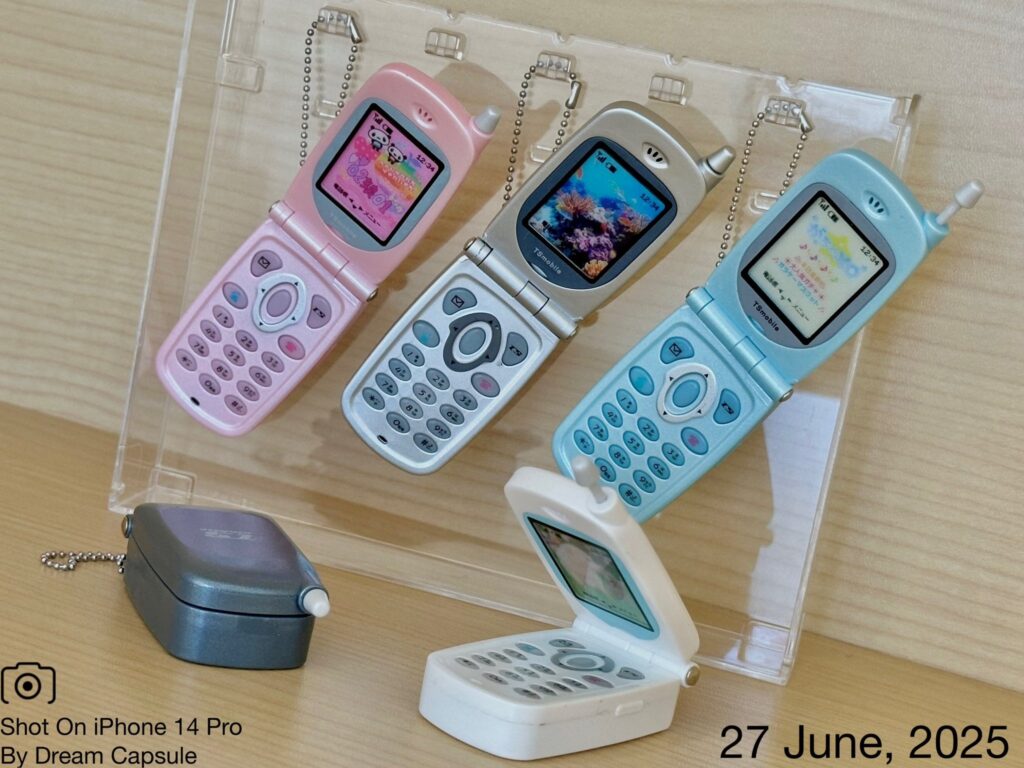 ガラケー ガチャガチャで蘇る!懐かしの携帯電話コレクション