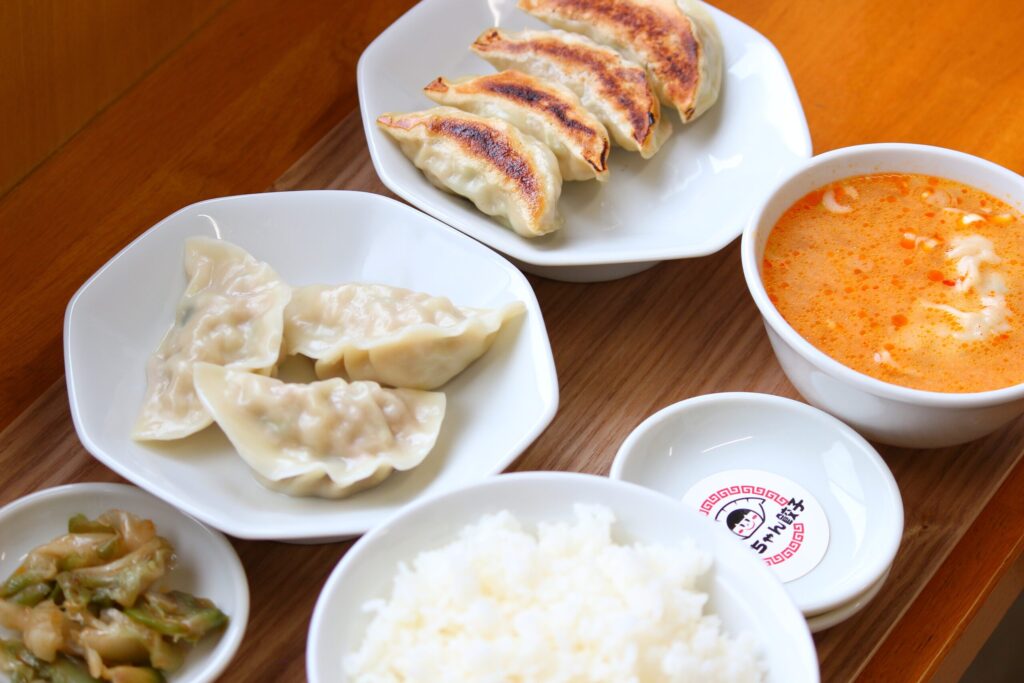富山で大人気!ミッちゃん餃子の魅力徹底解説|メニュー、営業時間、通販まで