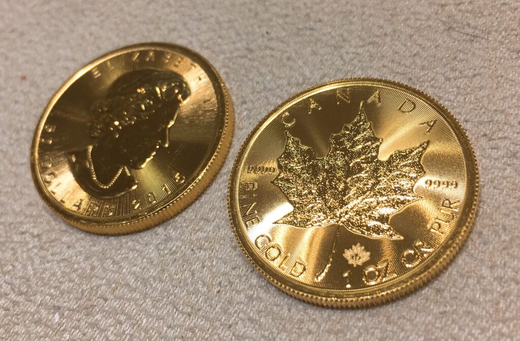 メイプルリーフ金貨どこで買える?賢い購入方法と注意点