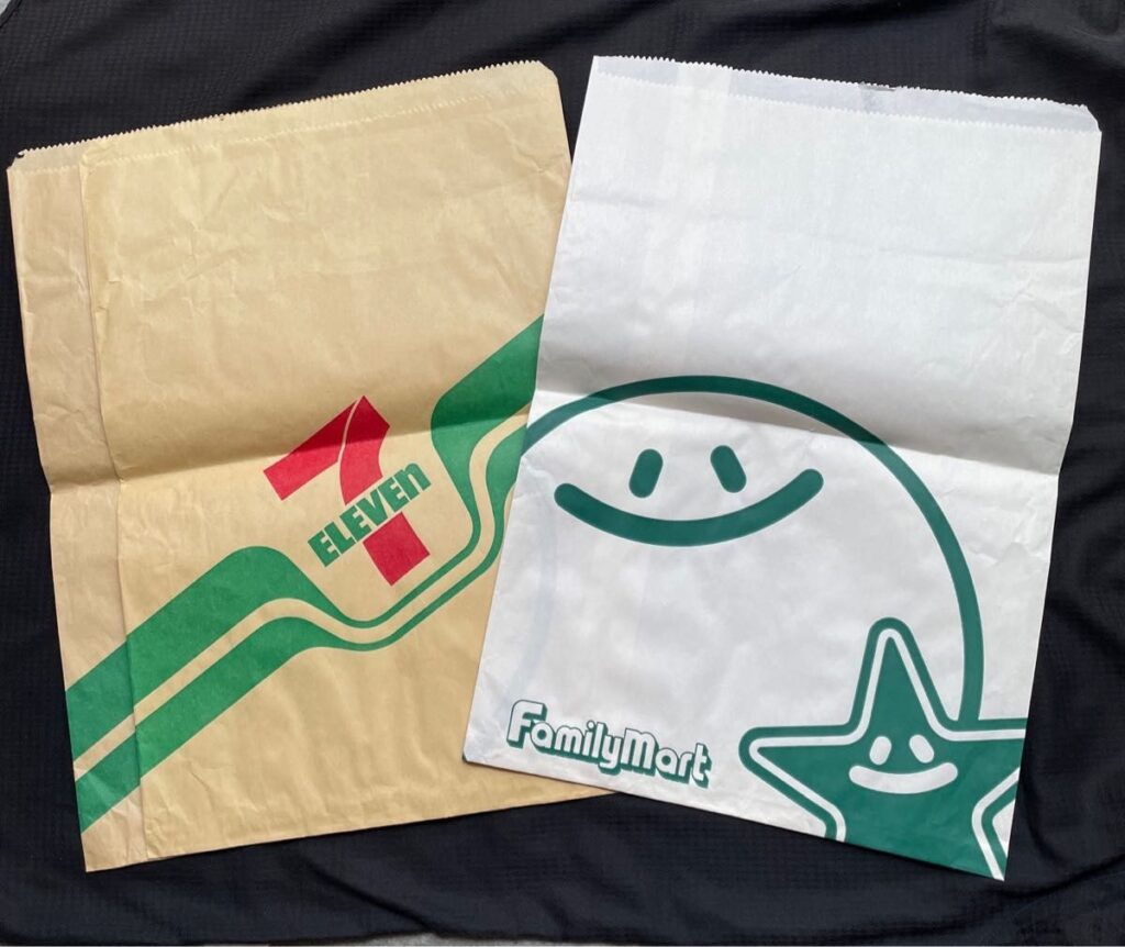 コンビニ紙袋の全て!賢い活用術と入手ガイド