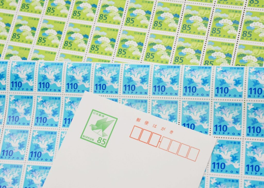 切手はスーパーで買える？購入場所と賢い選び方ガイド